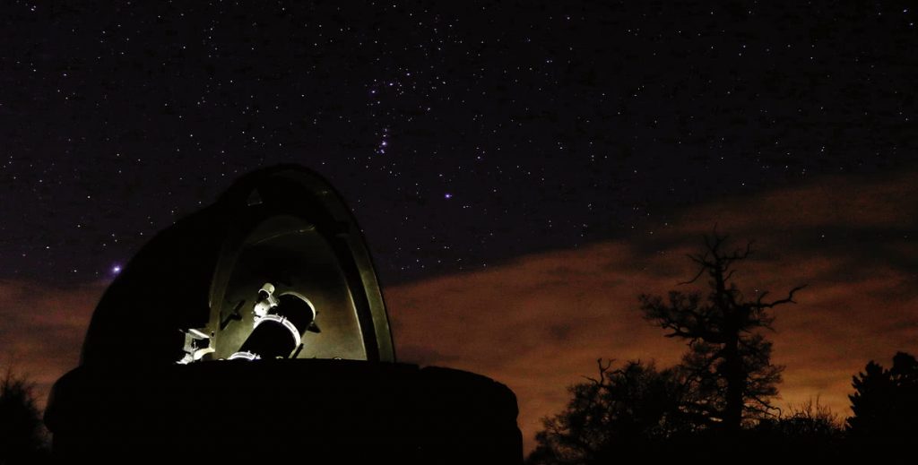 Wolvas Observatory at night