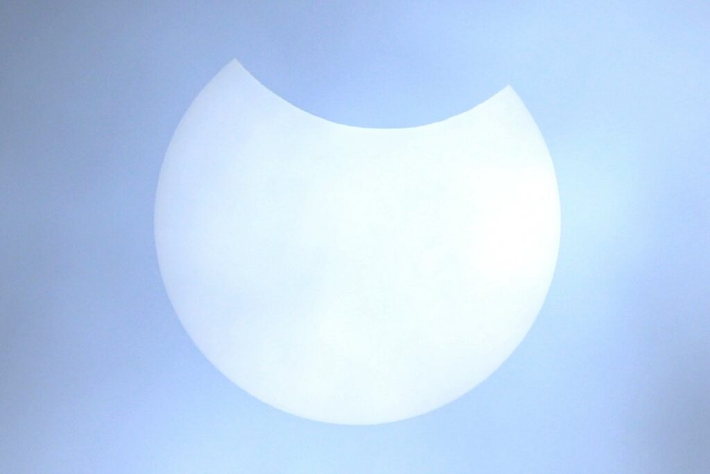 DSLR photo of the eclipse (Doug Bickley)